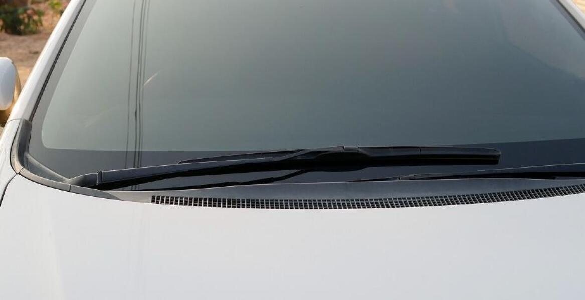 Jakie są różnice między szybami przednimi, tylnymi i bocznymi?