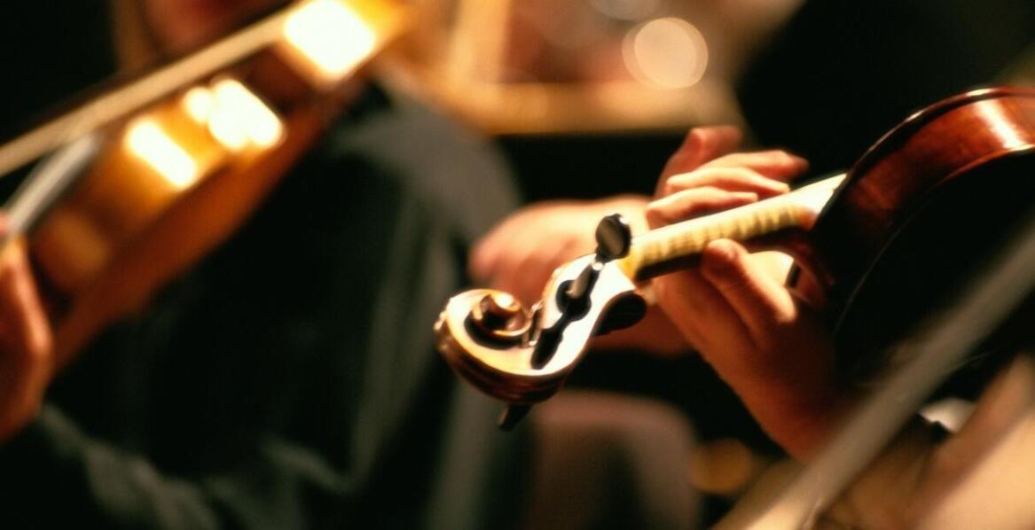 Kształt sferyczny – jak wpływa na akustykę wydarzenia?