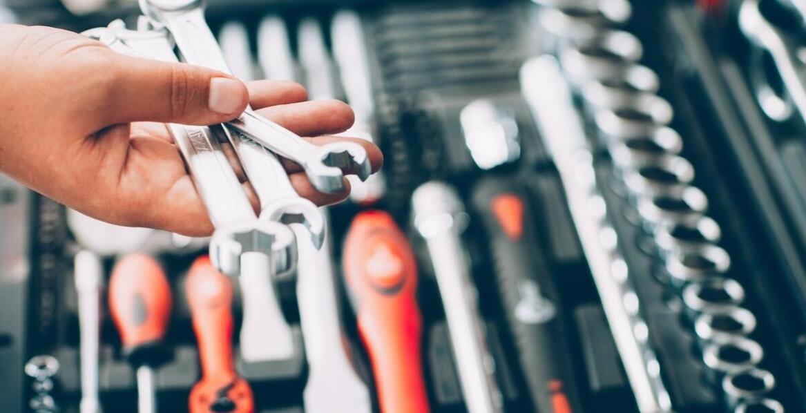 Innowacyjne rozwiązania w projektowaniu kluczy płasko oczkowych krótkich