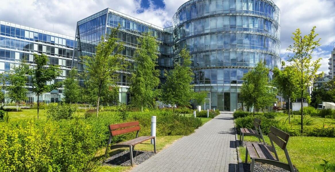 Rola kapsuły AED w urzędach – poprawa bezpieczeństwa pracowników i interesantów