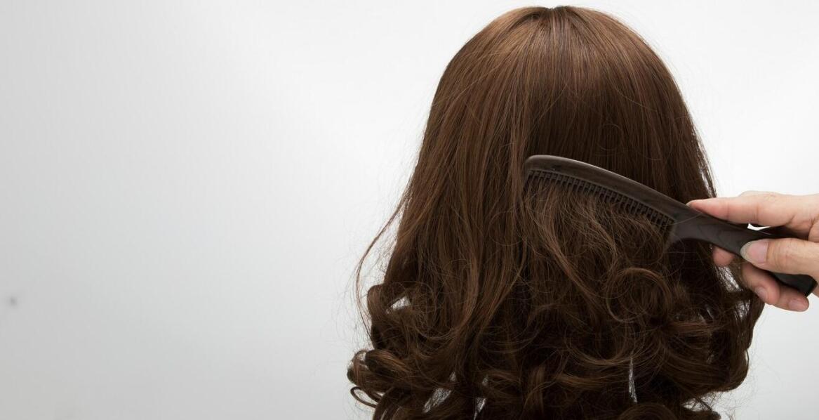 Jakie są najpopularniejsze kolory peruk z włosów naturalnych?