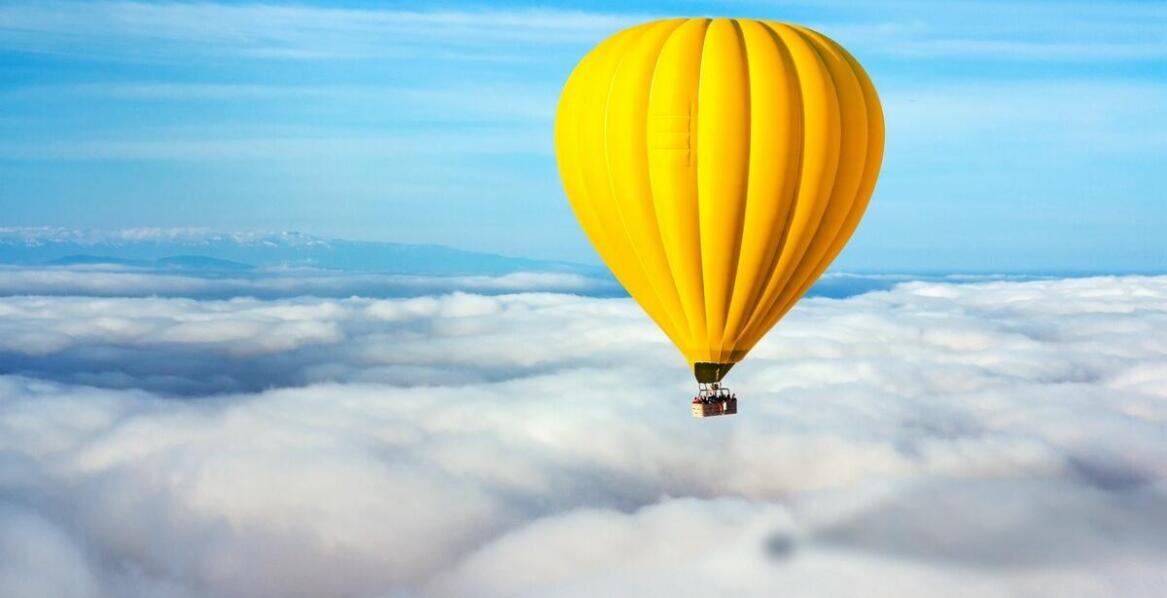 Czy cena lotu balonem zawiera ubezpieczenie pasażerów?