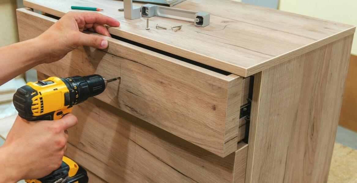 Dlaczego warto korzystać z instrukcji przy składaniu mebli?