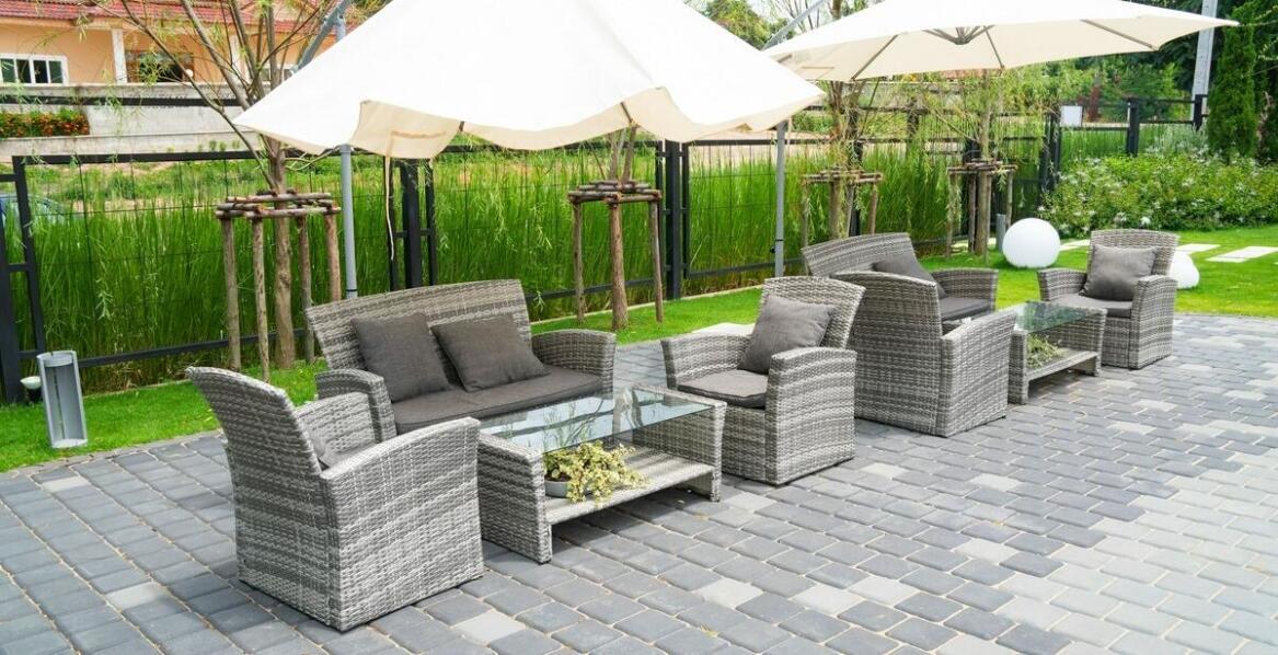 Poradnik zakupu: na co zwrócić uwagę wybierając meble ogrodowe?
