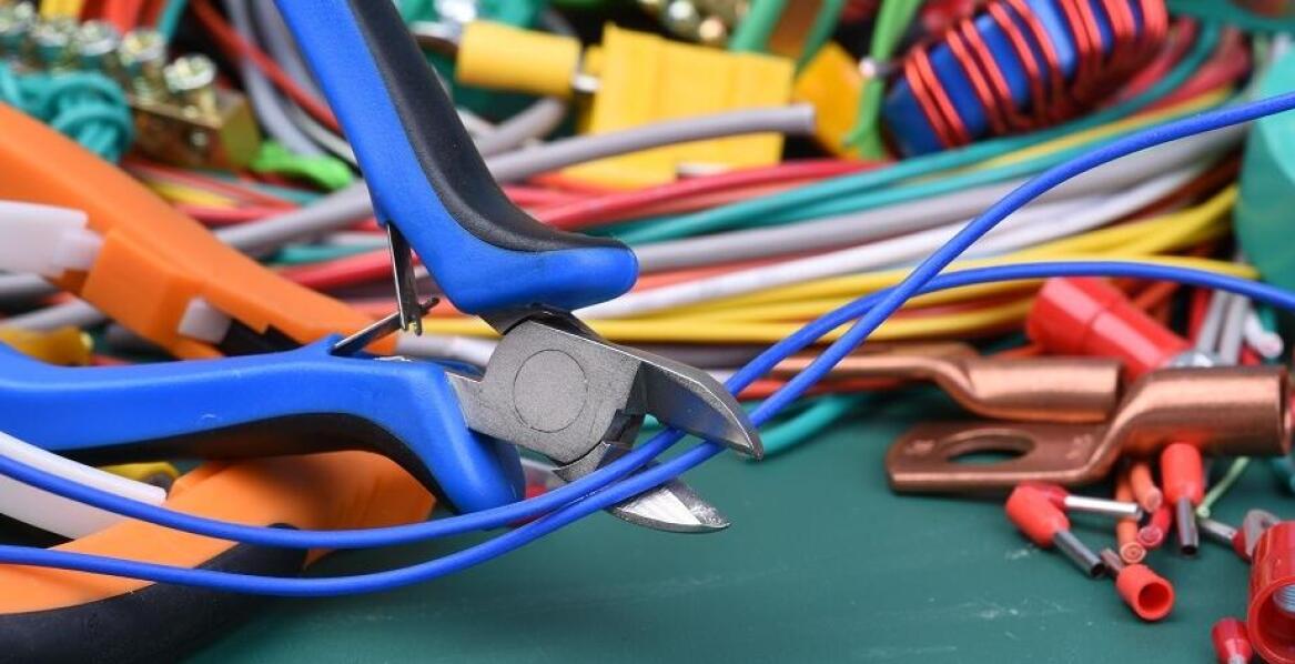 Wpływ hurtowni elektrycznej na dostępność nowoczesnych technologii serwisowych