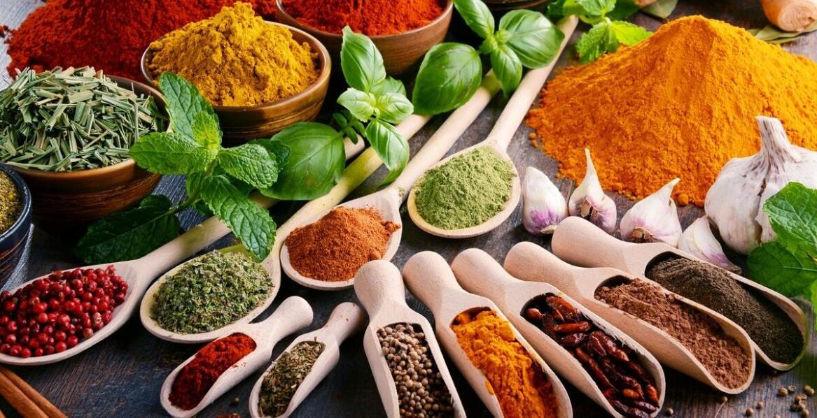 Jak producent sosów dla gastronomii wpływa na rozwój lokalnych smaków?