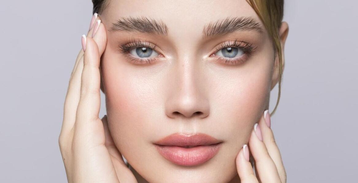 Lifting brwi a naturalny wygląd – jak osiągnąć subtelny efekt?