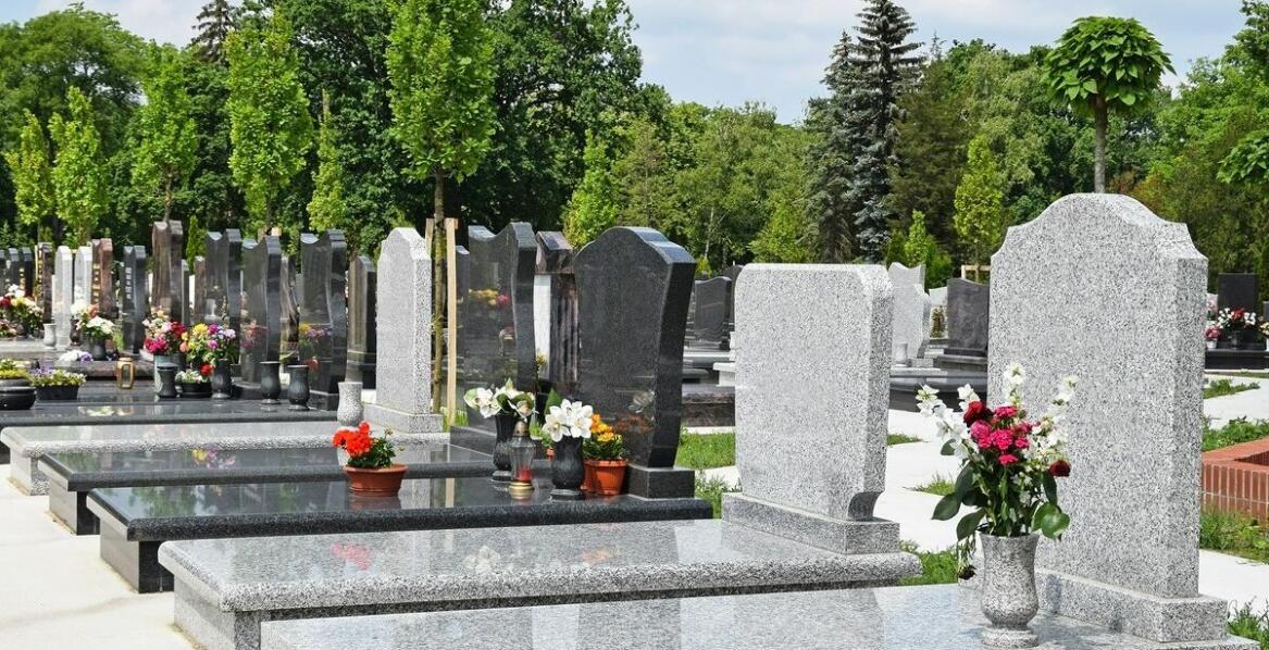 Jak wybrać odpowiedni wzór pomnika podwójnego dla bliskich?