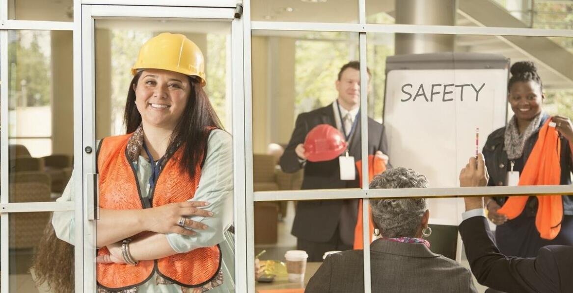 Jakie są korzyści z regularnych szkoleń opartych na instrukcjach stanowiskowych BHP?