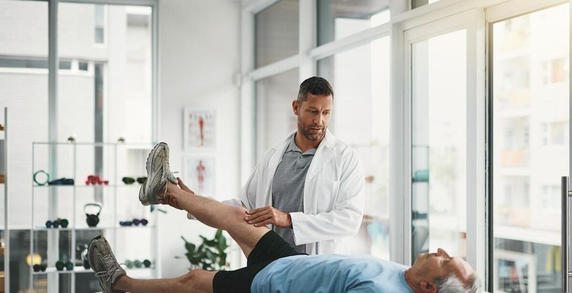 Jakie są najczęstsze urazy kolana i jak je leczy ortopeda?