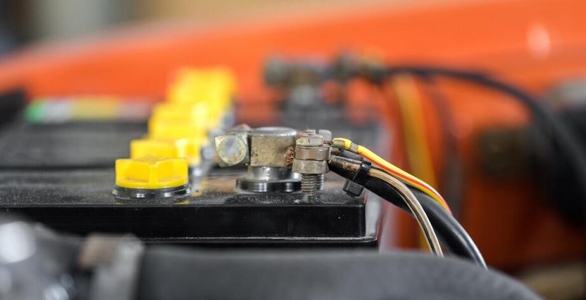 Znaczenie szybkiej naprawy urządzeń akumulatorowych w przemyśle