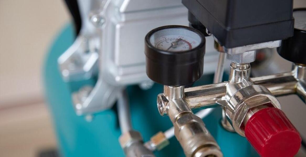 Rola serwisowania w utrzymaniu wydajności kompresorów dla transportu materiałów sypkich