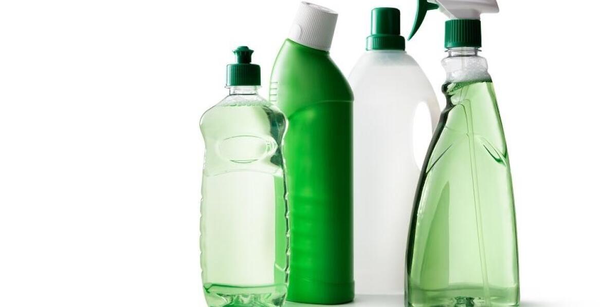 Skuteczność chemii przemysłowej w walce z pleśnią i grzybami