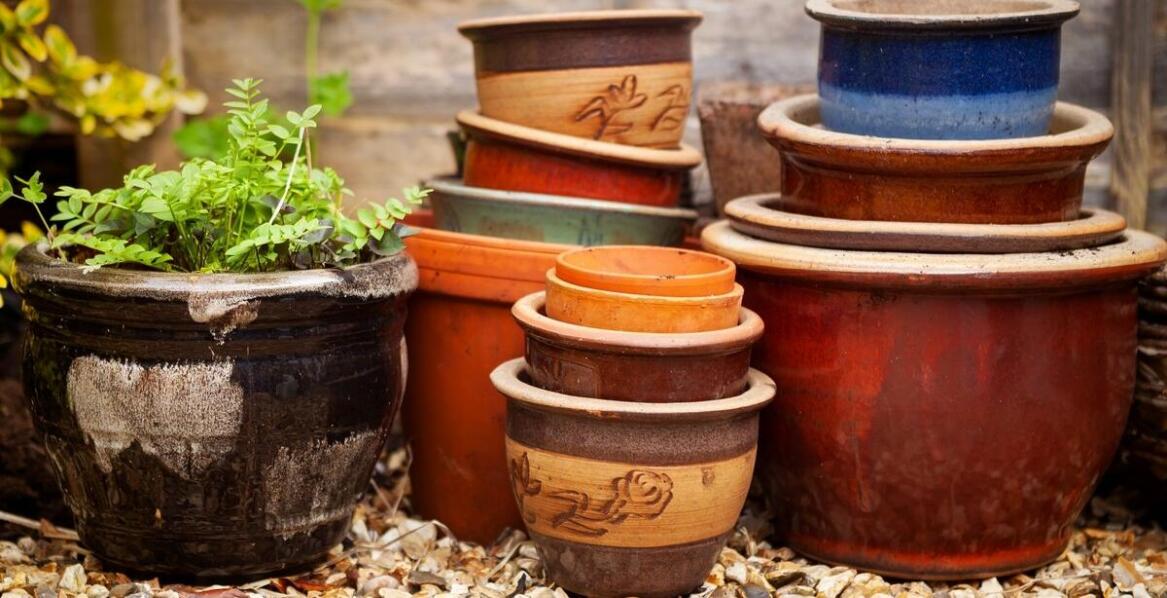 Jak duża donica zewnętrzna może zwiększyć atrakcyjność wizualną budynku?