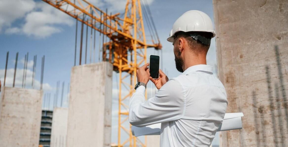 Jak producent konstrukcji stalowych może zapewnić trwałość infrastruktury przemysłowej?