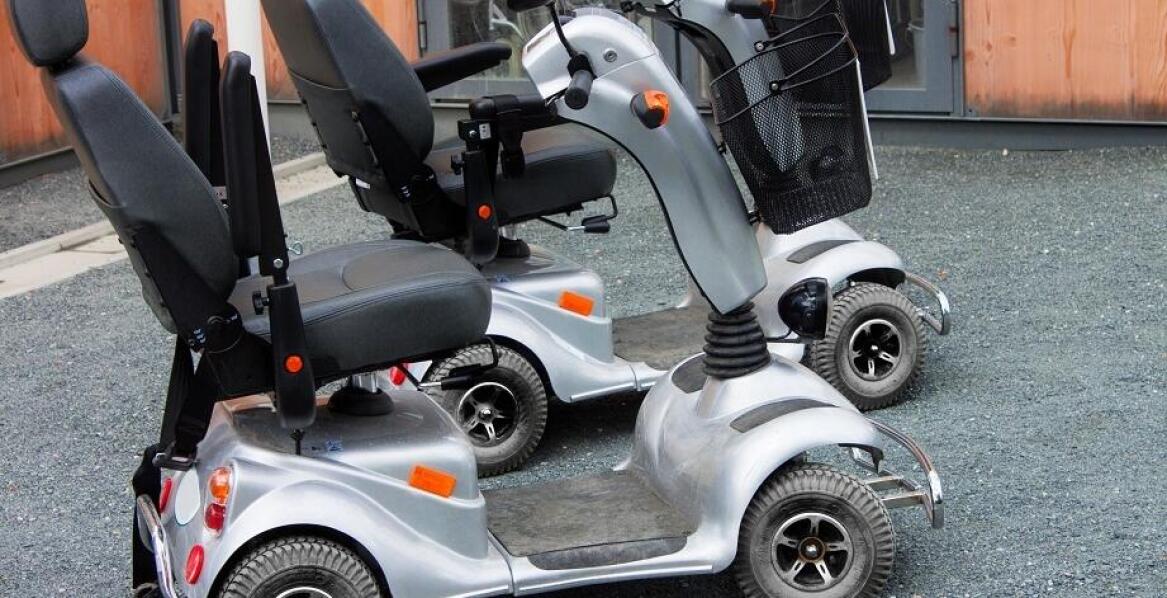 Bezpieczeństwo użytkowania elektrycznych wózków inwalidzkich – kluczowe aspekty