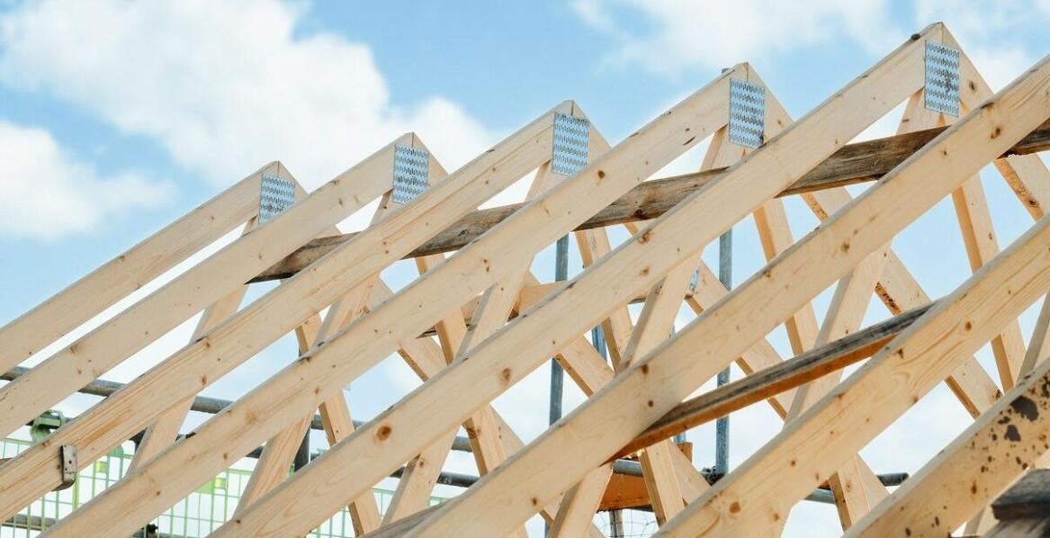 Wpływ precyzyjnego wykonania więźb dachowych na ich wytrzymałość