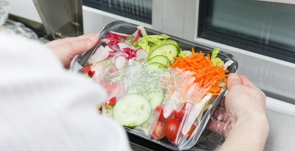 Jak elementy dodatkowe wpływają na funkcjonalność opakowań PET?