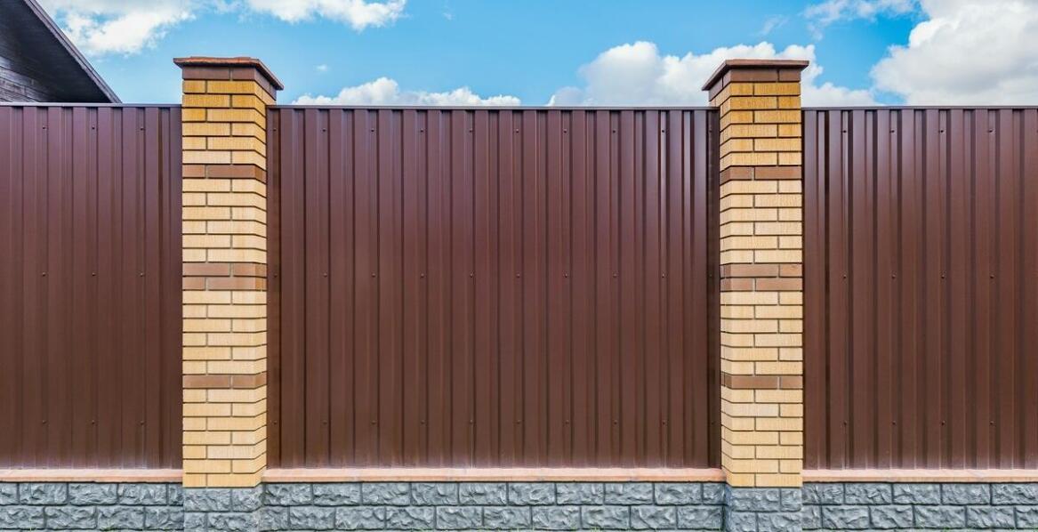 Jak montaż ogrodzeń wpływa na bezpieczeństwo posesji?