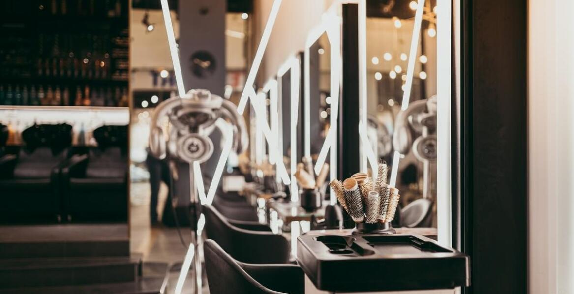 Rola nawilżacza powietrza w efektywnej aplikacji klejów do rzęs