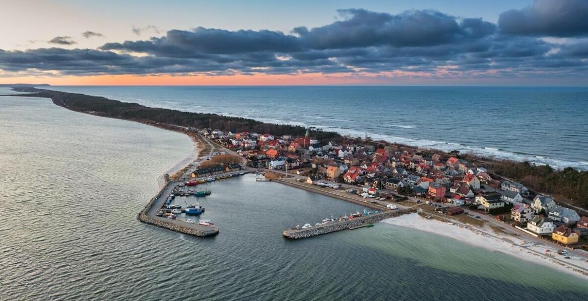 Jakie są zalety korzystania z lokalnych usług dekarskich w Ustroniu Morskim?