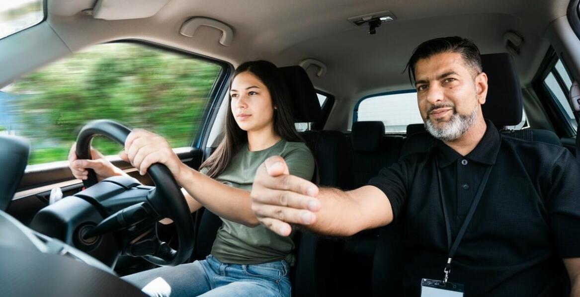 Dlaczego warto wybrać kurs prawa jazdy z możliwością odbycia badań lekarskich na miejscu?