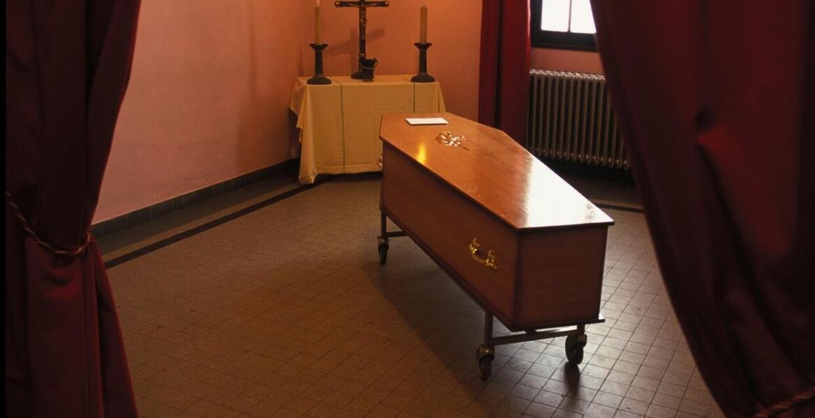 Koszty związane z transportem zmarłych – co warto wiedzieć?