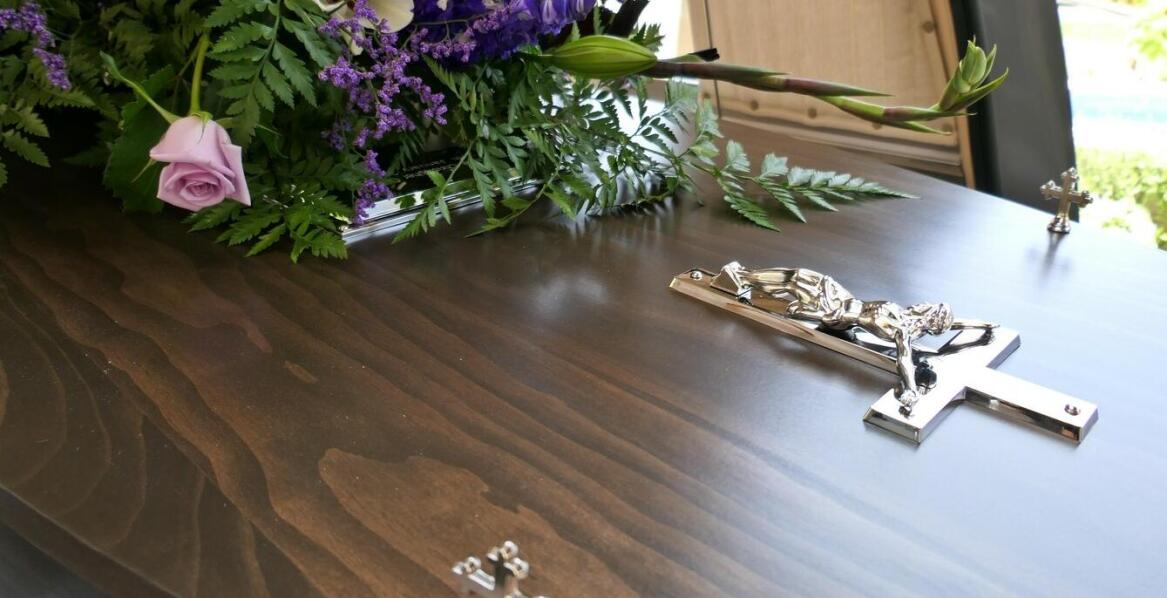 Jakie ekologiczne rozwiązania oferuje zakład pogrzebowy poręba przy kremacji?