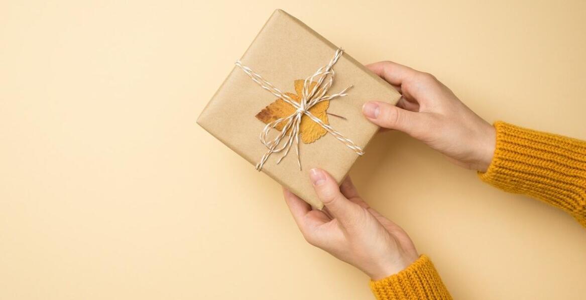 Wie wählt man ein personalisiertes Weihnachtsgeschenk für einen Mitarbeiter aus, das in Erinnerung bleibt?