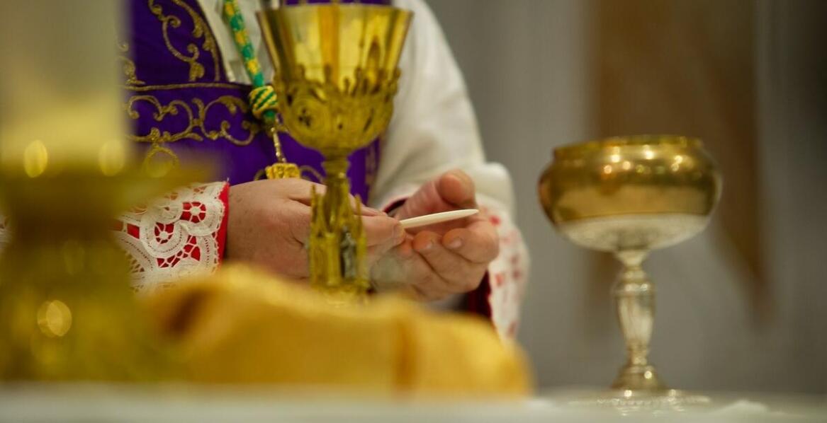 Understanding the Symbolism of Ars Sacra in Liturgical Clothing
