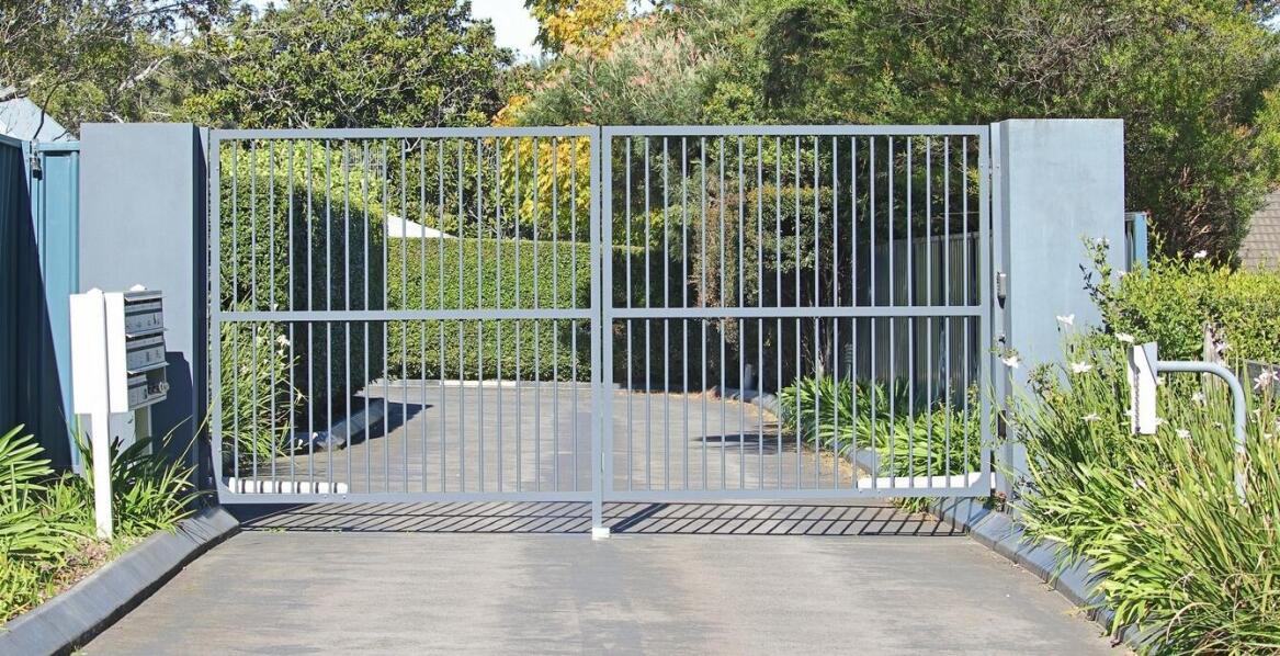 Falttor – wie es die Ästhetik und Sicherheit des Anwesens beeinflusst