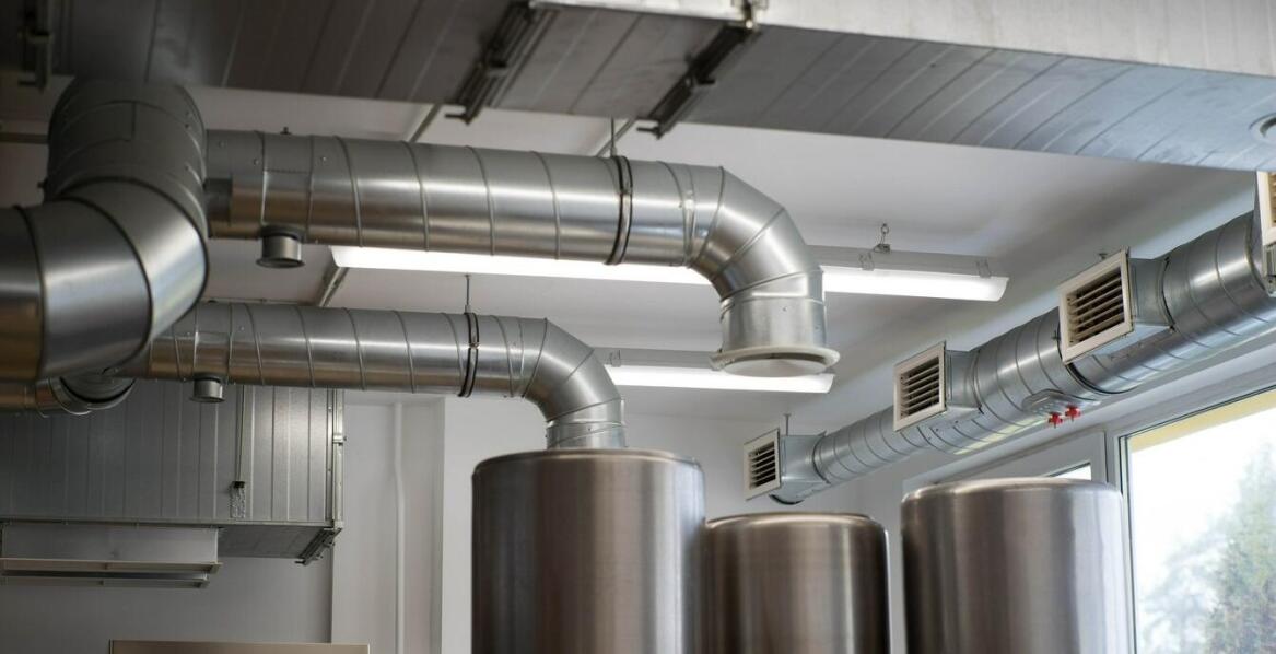 Jakie są korzyści ze współpracy z doświadczonymi projektantami systemów wentylacyjnych?