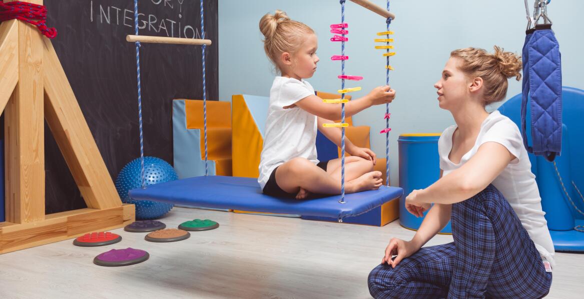 Rola ćwiczeń angażujących zmysły w terapii integracji sensorycznej