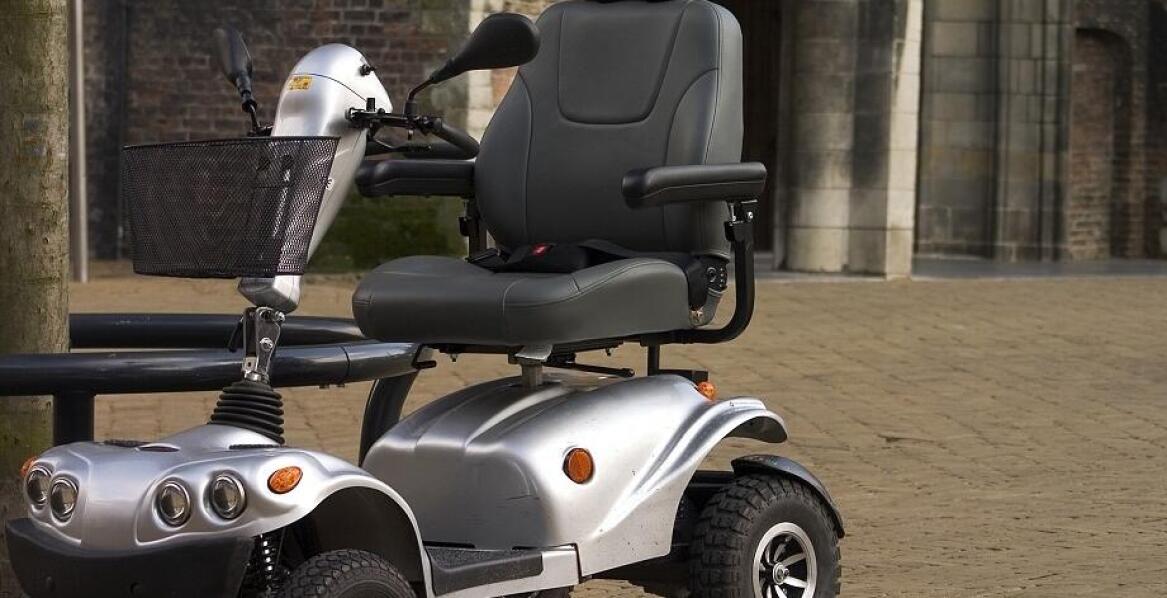 Wpływ sezonowych warunków na potrzebę wymiany części w wózkach inwalidzkich elektrycznych