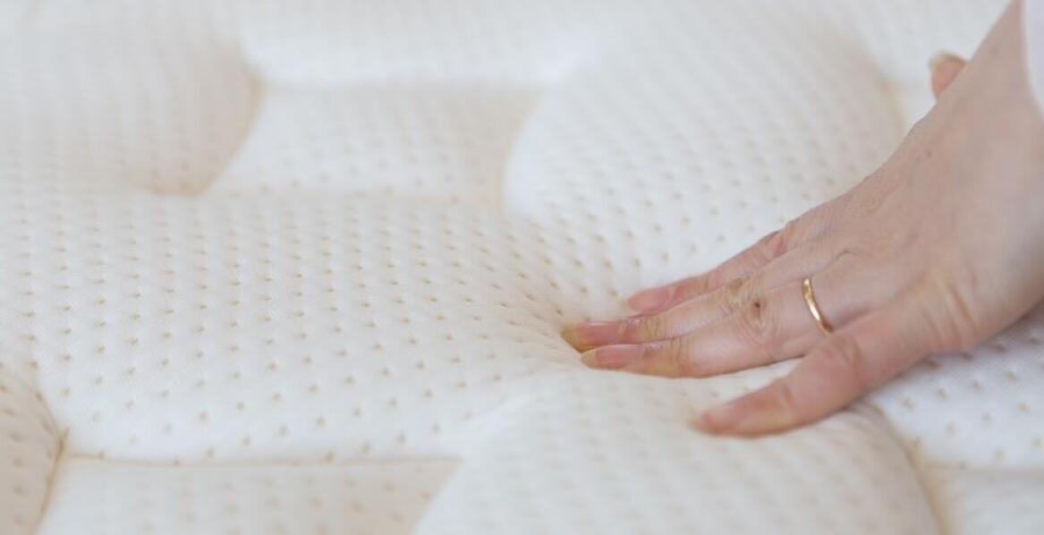 Materace przeciwodleżynowe: kluczowe różnice między modelami piankowymi a rurowymi