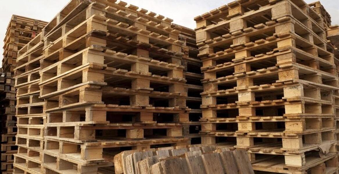 Gdzie najlepiej kupić i sprzedać używane palety drewniane?
