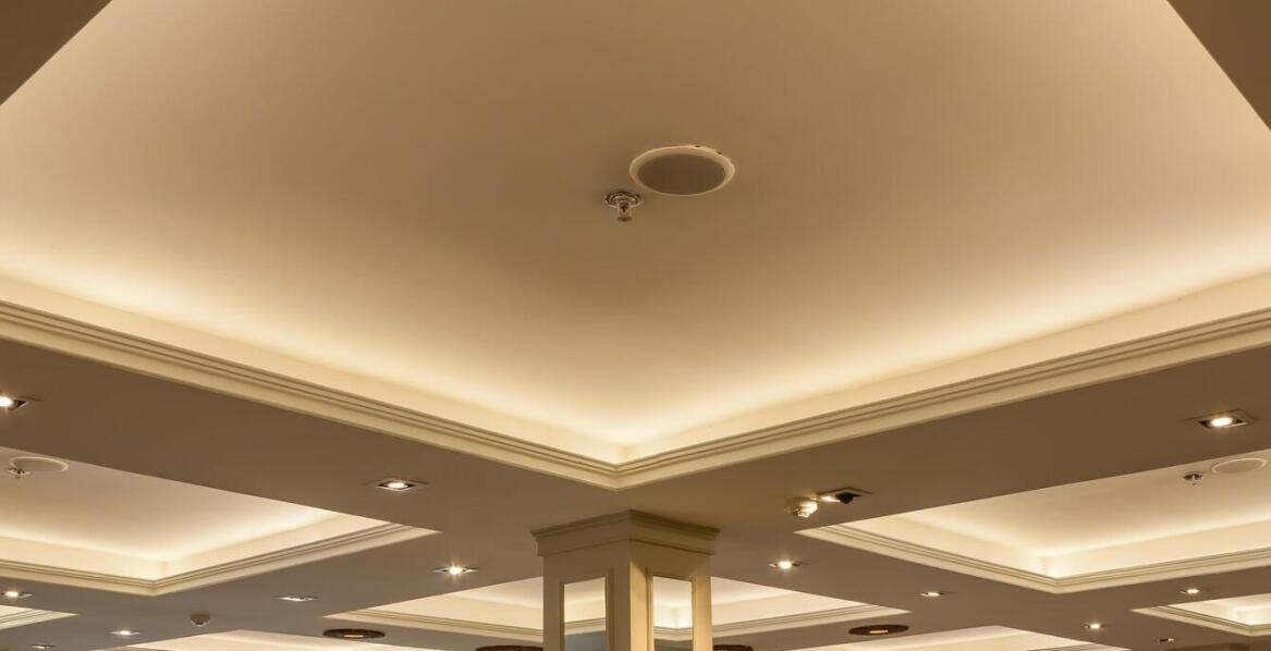 Jak zakład pogrzebowy dostosowuje ofertę do różnych wyznań i tradycji?