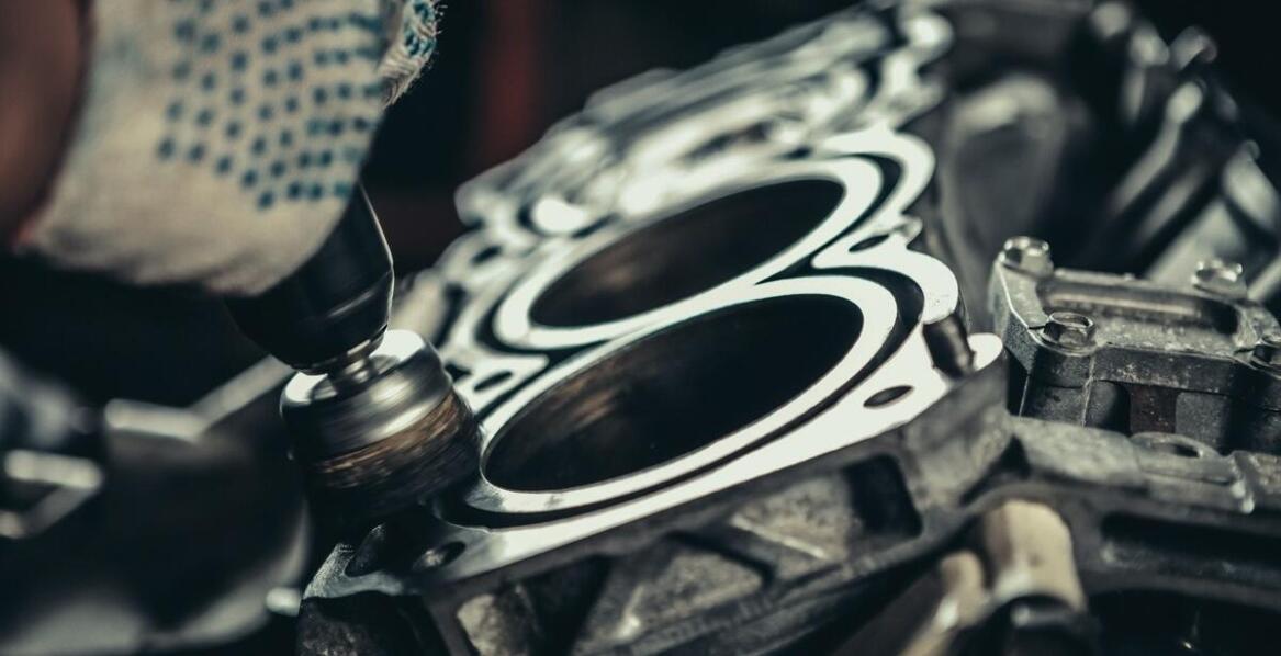 Jak prawidłowy montaż uszczelek gumowych płaskich wpływa na ich trwałość?