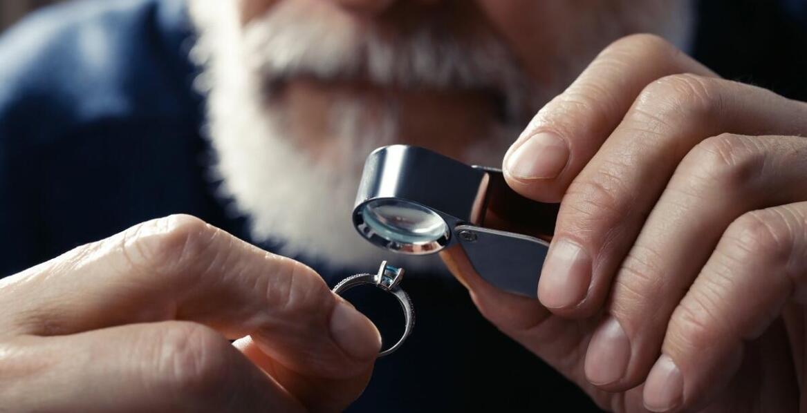 Skup starych monet: Jak kantor ocenia ich wartość?