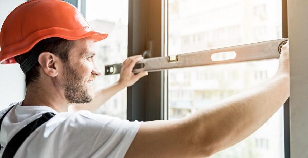 Zakładanie okien w obiektach użyteczności publicznej: wyzwania i rozwiązania