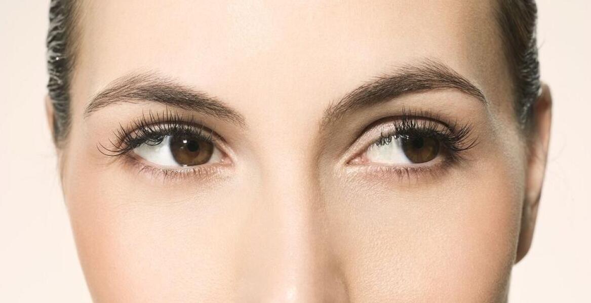 Czy botoks na lwią zmarszczkę jest dla każdego? Kluczowe wskazówki