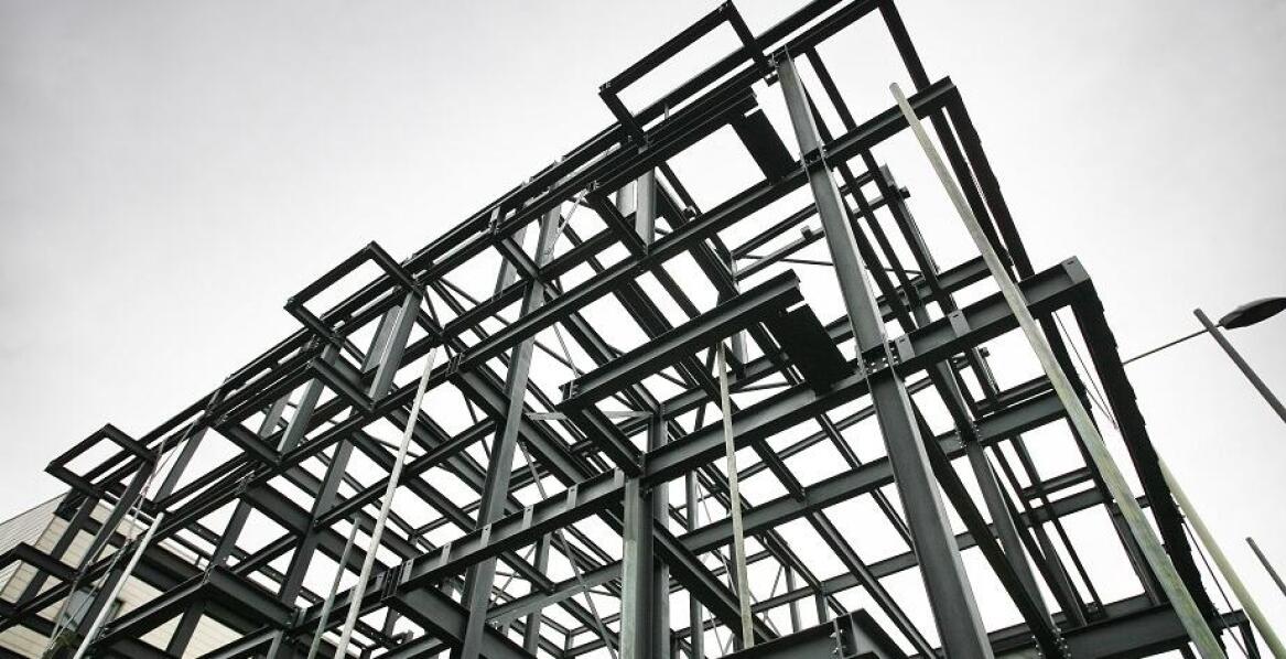 Zastosowanie konstrukcji stalowych w budowie pomieszczeń gospodarczych