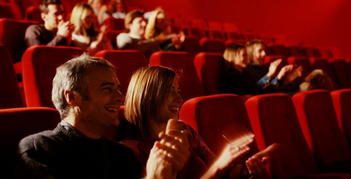 Wie integriert man moderne Bühnentechniken in Szenenprojekte?