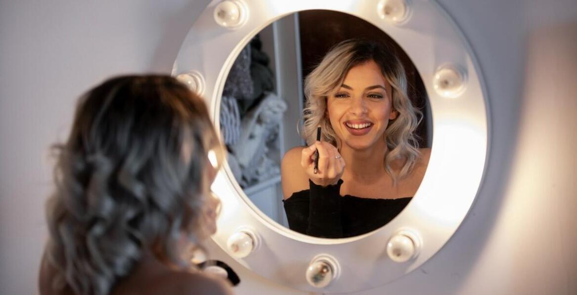 Merkmale, die ein Haartrockner mit Spiegel in Hotels haben sollte