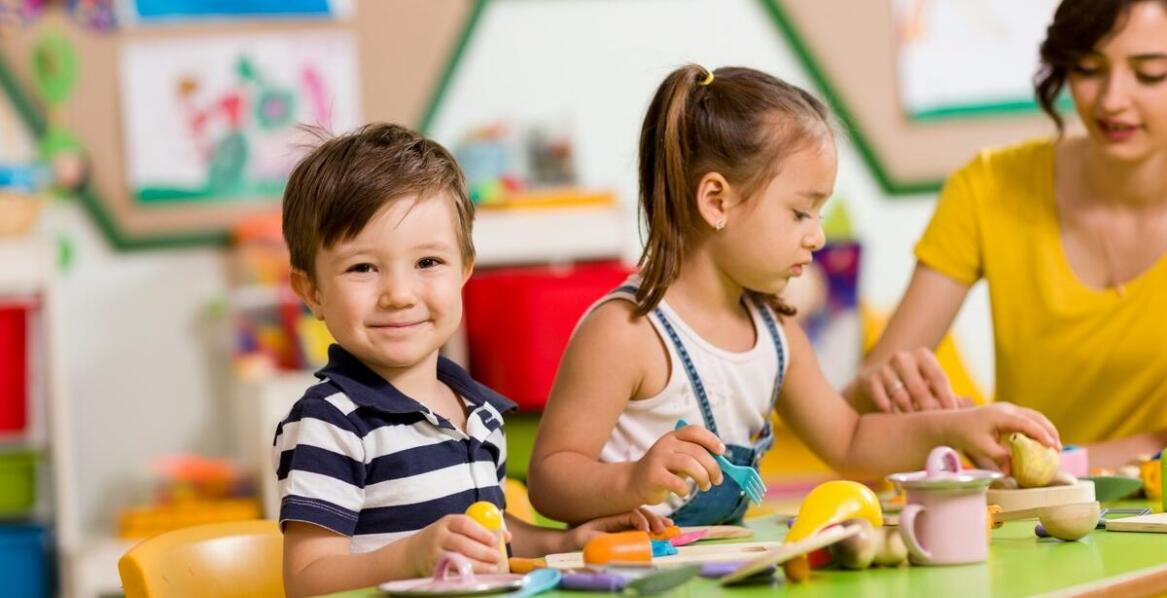 W jaki sposób przedszkole angażuje rodziców w proces edukacyjny dzieci?