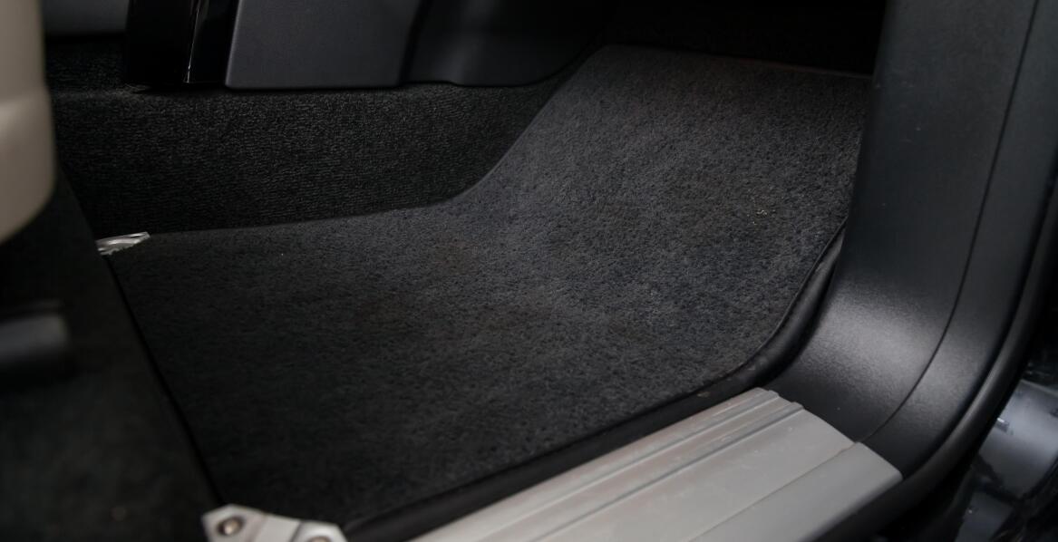 Warum entscheiden sich Fahrer immer öfter für gesteppte Fußmatten in den Kabinen?