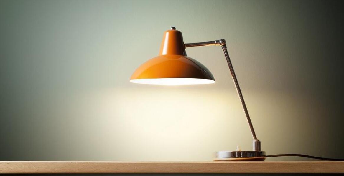 Lampy biurkowe – jakie modele sprzyjają koncentracji podczas pracy?