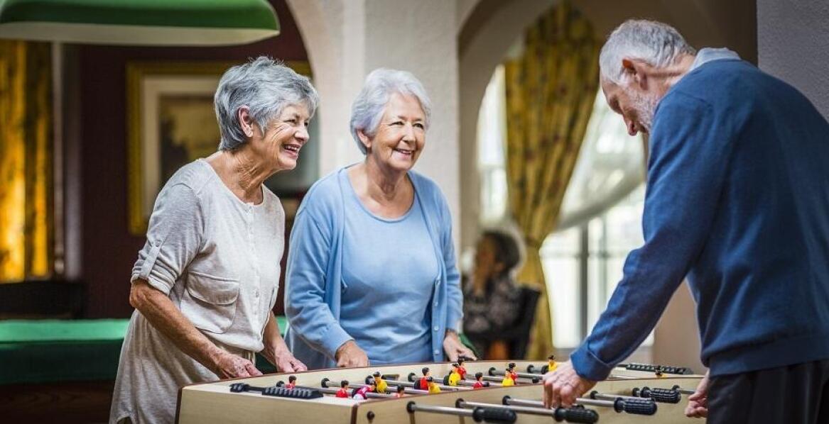 Jak dom spokojnej starości wspiera życie towarzyskie mieszkańców?