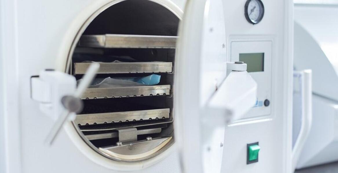 Jak skrócić przestój gabinetu przy awarii sterylizatora?