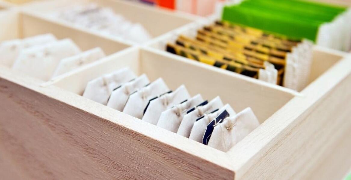 Zestawy prezentowe z herbatą w saszetkach – idealny pomysł na upominek